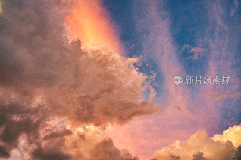 金色的夏天/云朵/日落/彩云/自然艺术